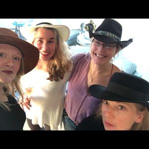 Meet your Posher, Carol